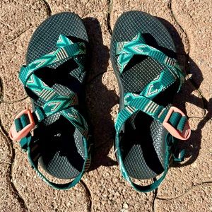 Evergreen and peach patterned chacos!💚🩷